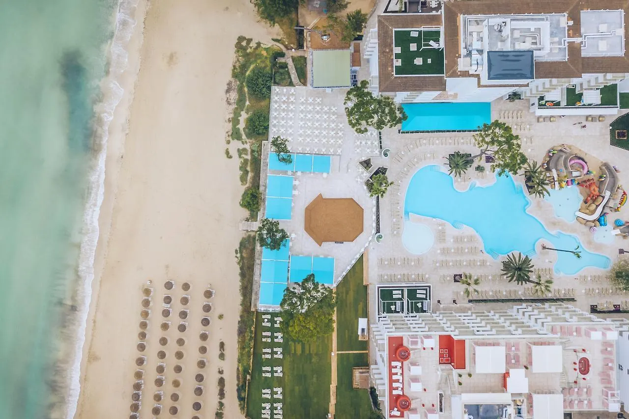 Отель Iberostar Waves Alcudia Park Плайя де Муро